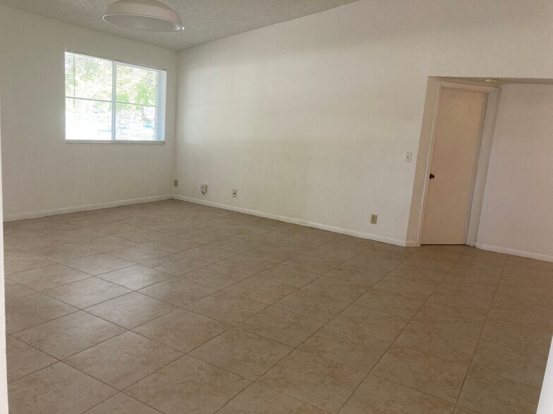 Building Photo - 9777 Westview Dr