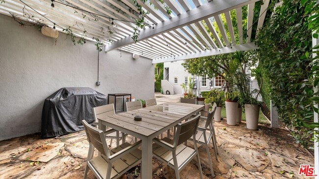 Building Photo - 434 N Genesee Ave