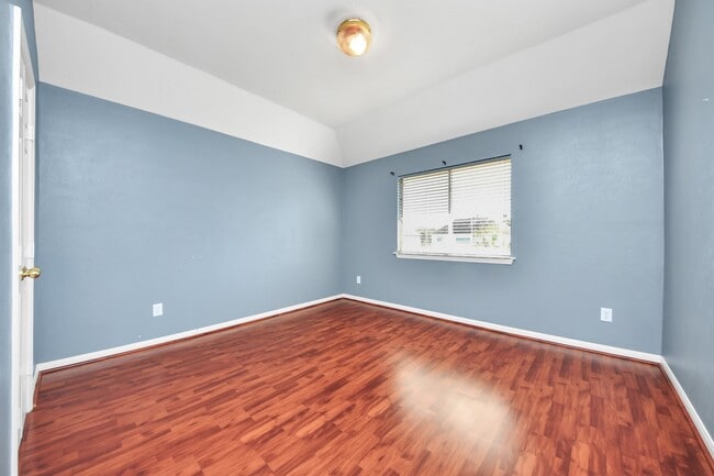 Building Photo - 1631 Mustang Crossing