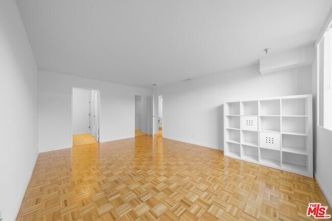Building Photo - 1601 N Fuller Ave