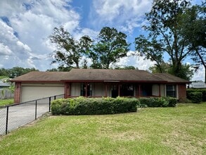 Building Photo - Fantastic 3/2 Sorrento Home with NO HOA!