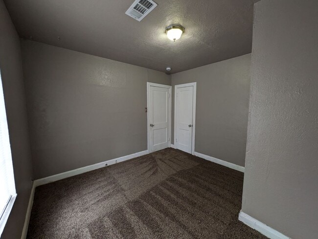 Building Photo - 3885 Park St