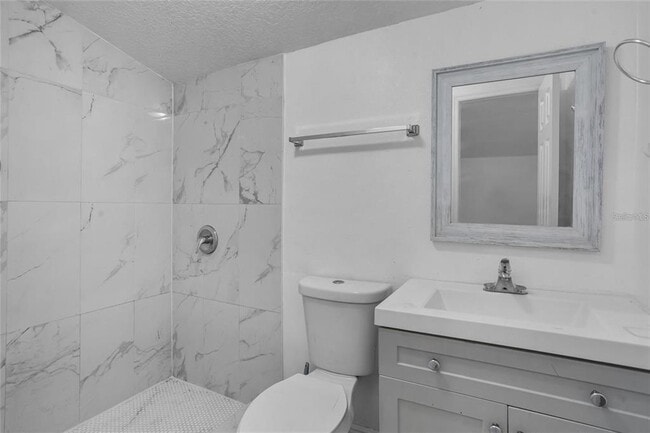 Building Photo - 906 Celery Ave