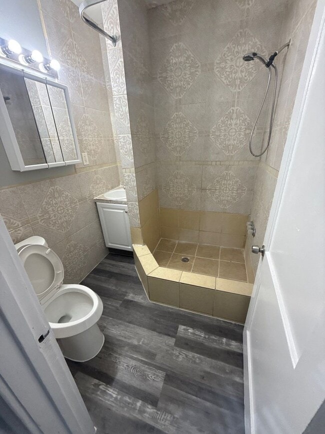 Building Photo - 4 Bedroom 2 Bath Home in Lincoln Park