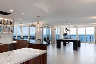 Building Photo - 2843 S Bayshore Dr