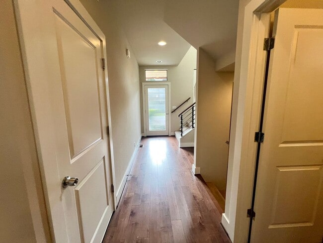 Building Photo - Newcastle Home