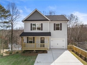 Building Photo - 3 bedroom/2.5 bath Like New in Forsyth Cou...
