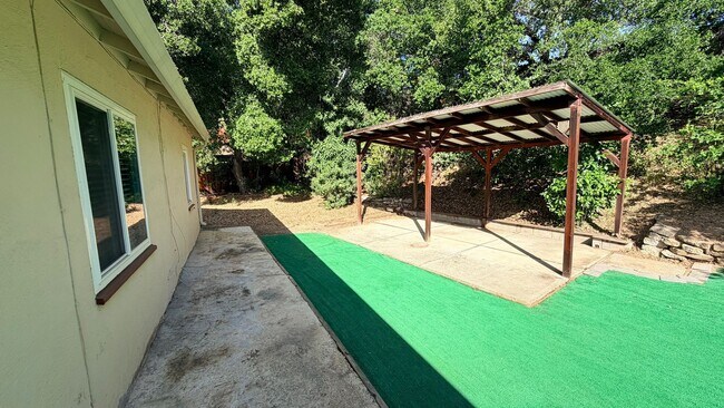 Building Photo - Pleasant Hill! Beautiful remolded 3 bedroom 1 bath single family home excellent neighborhood!