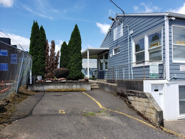 Building Photo - 8125 NE Mallory Ave