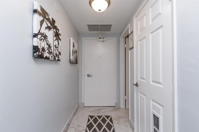 Building Photo - 3700 Galt Ocean Dr