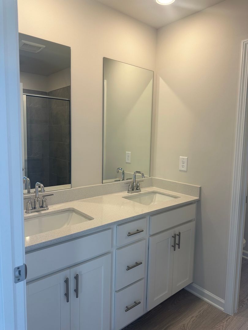 Building Photo - 3645 Shore Wood Ave