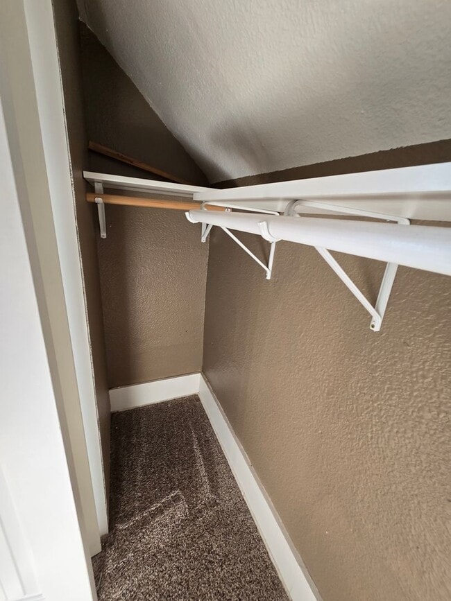 Building Photo - 2 Bed 1.5 Bath