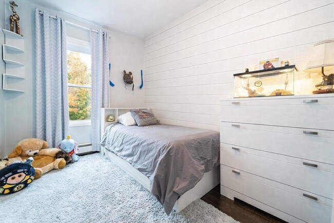 Building Photo - 32 Covington St