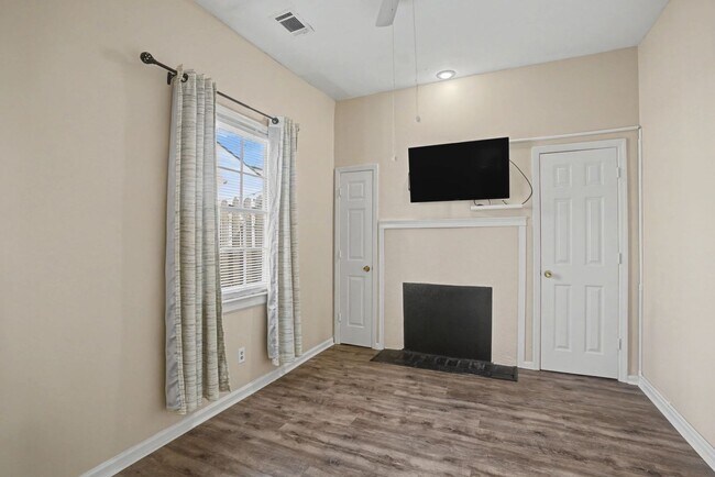 Building Photo - 552 E Macon St