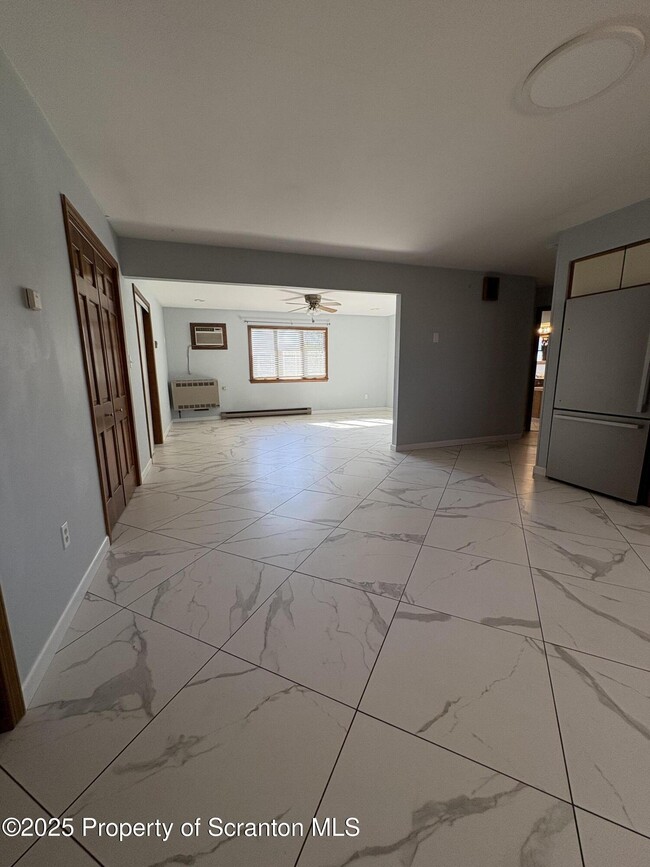 Building Photo - 559 Penn Ave