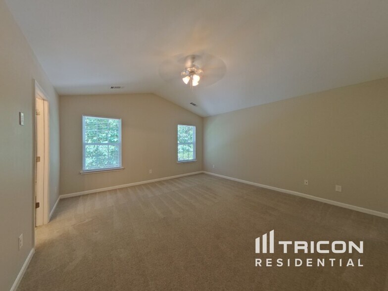 Building Photo - 5936 Sanders Farm Ln