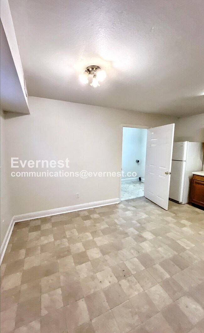 Building Photo - 1313 E 31st St