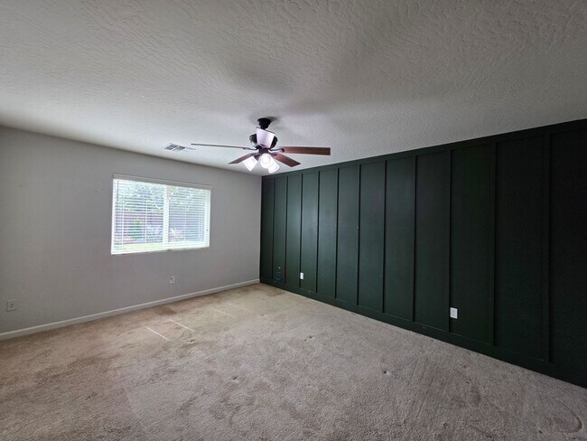 Building Photo - *** MOVE IN SPECIAL - $500.00 OFF FIRST MONTHS RENT***