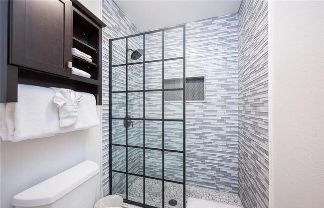 Primary Photo - 444 Pier Ave