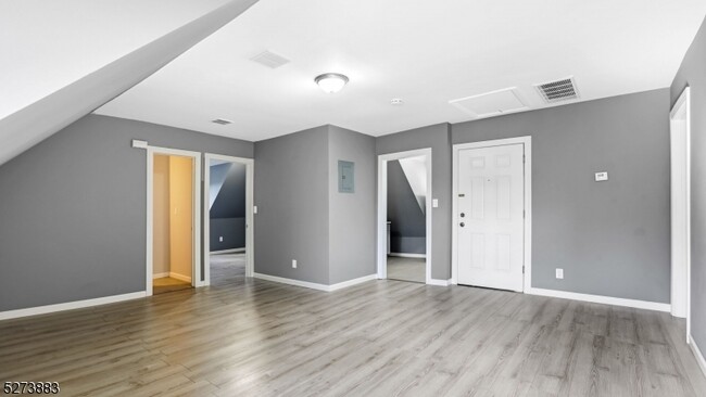 Building Photo - 61 S Maple Ave