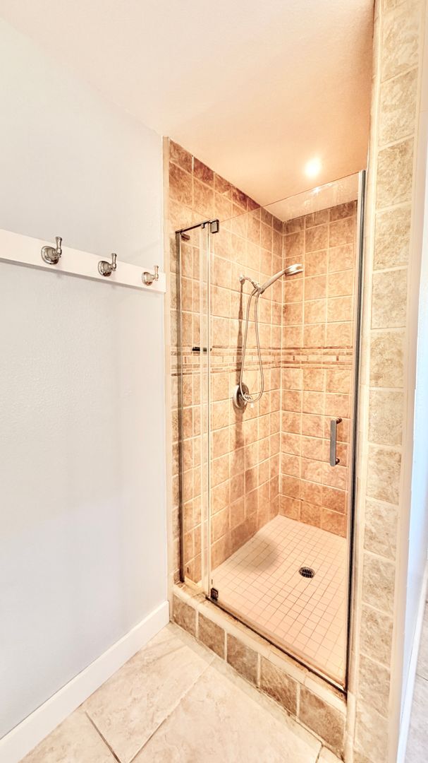 Building Photo - Spacious Two-Story Country Home with Amazing Views Looking out, and Privately Fenced and Gated Ya...