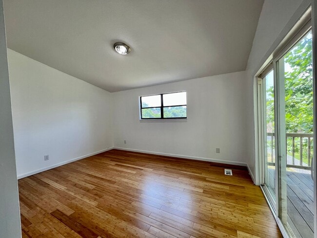 Building Photo - ADORABLE CONTEMPORARY 2 BEDROOM IN THE HEART OF WEST HILLS!!!