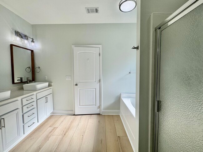 Building Photo - 902 Cocobolo Dr