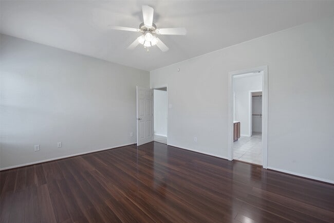 Building Photo - 131 Sunset Falls Dr