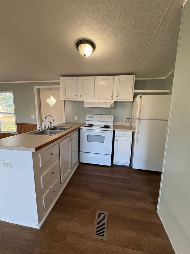 Building Photo - 2 Bedroom/ 1 Bathroom Mobile Home in Willo...