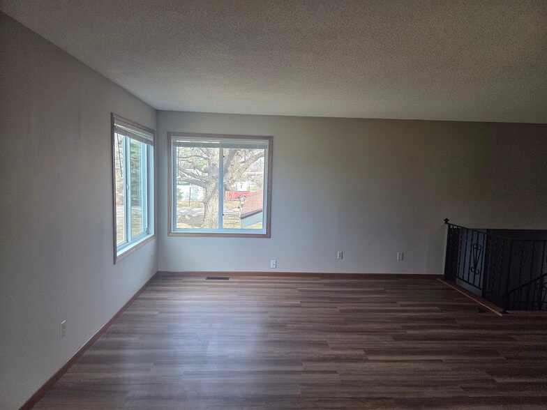 Building Photo - 803 1st Ave NW