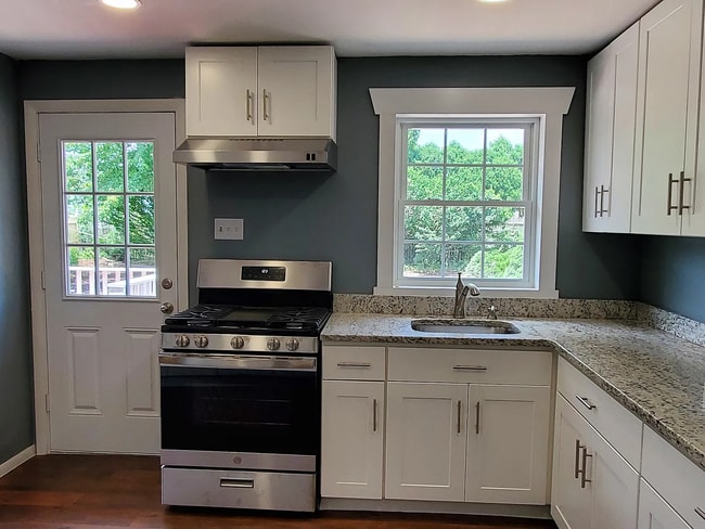 Building Photo - charming single-family home