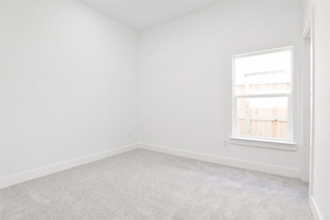 Building Photo - 8133 Cabot St