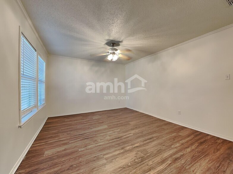 Building Photo - 1699 Wildrose Dr