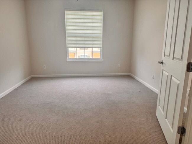 Building Photo - Condominium for rent