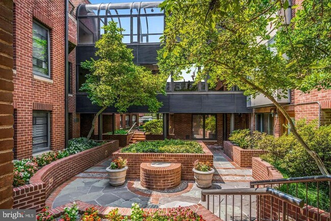 Building Photo - 1080 Wisconsin Ave NW