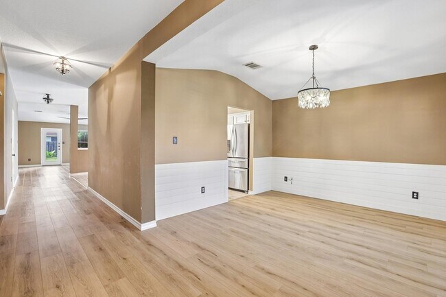 Building Photo - 2656 Bradley Ln