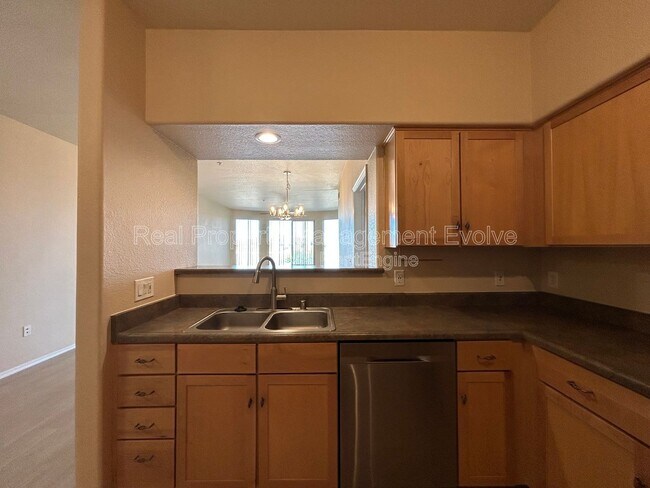 Building Photo - 425 W Rio Salado Pkwy