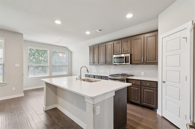 Building Photo - 1733 Lark Ln