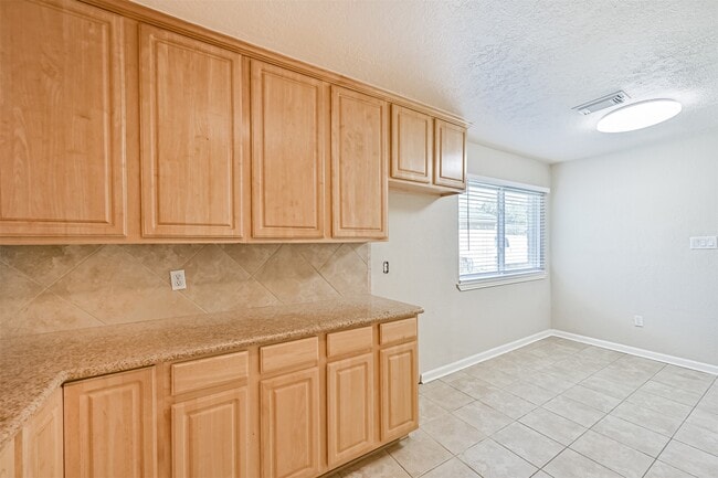 Building Photo - 1113 N Heron Dr