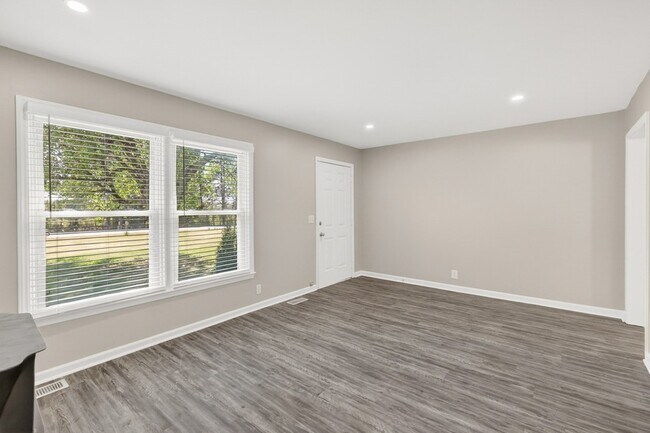 Building Photo - 4827 Bradyville Pike