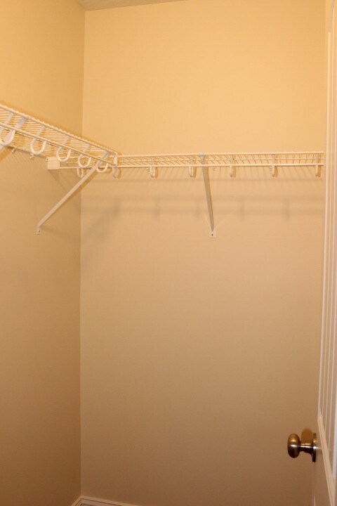 Building Photo - Gorgeous Townhome!