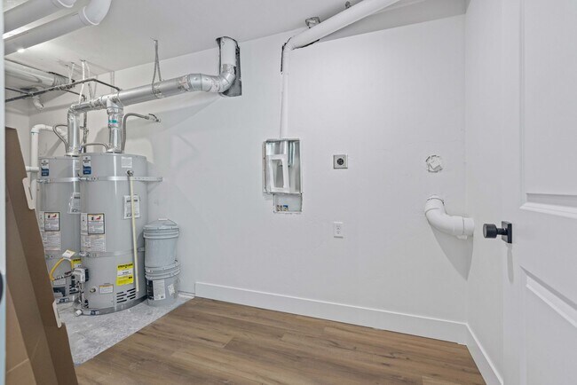 Building Photo - B532AG