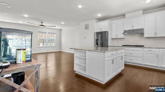 Building Photo - 54 Landmark Ln