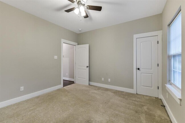 Building Photo - 15407 Cypress Gdns Dr