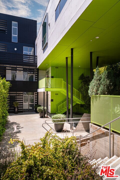 Building Photo - 825 Kings Rd