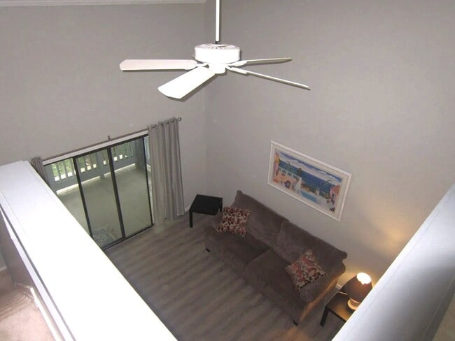 Building Photo - 1 BD/1.5BA Loft Condo Water & Electric Included