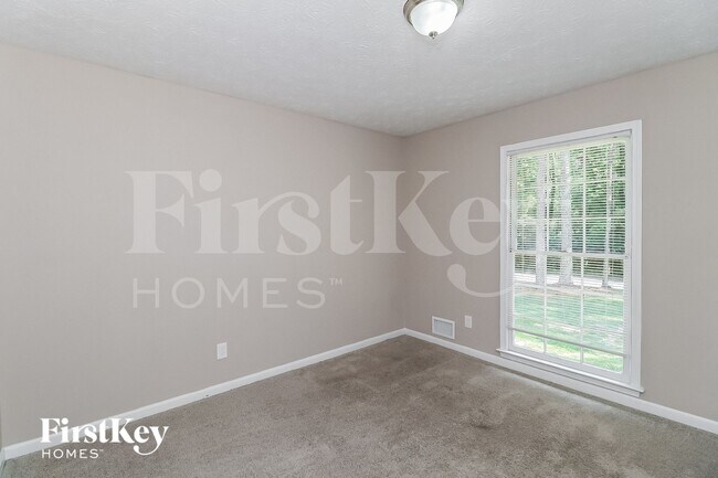 Building Photo - 2835 Twin Springs Dr