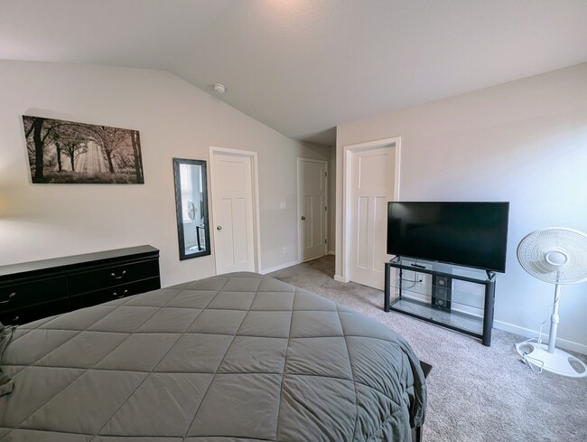 Building Photo - 5630 Brookview Ave
