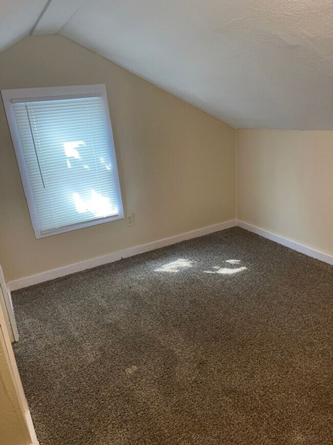 Building Photo - BELOW MARKET RENT!