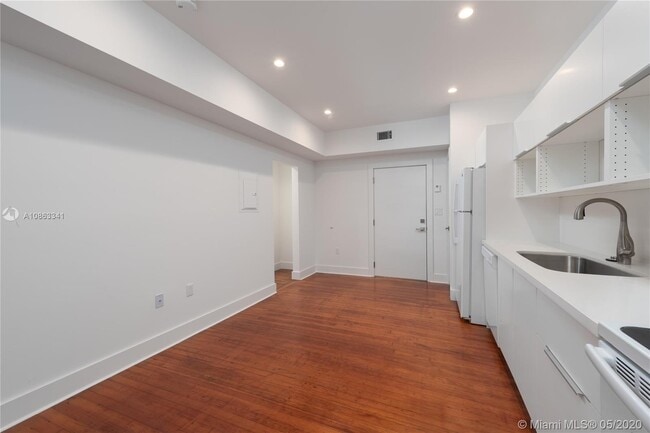 Building Photo - 3669 Poinciana Ave